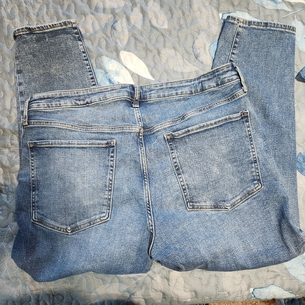 Old Navy Classic Blue Denim Jeans - Picture 5 of 9